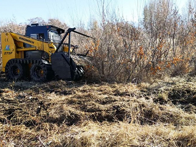 Погрузчик с бортовым поворотом 275F